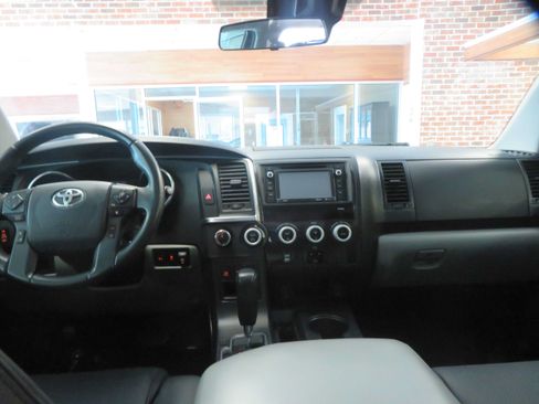 Used 2019 Toyota Sequoia SR5 AWD/4WD image 49