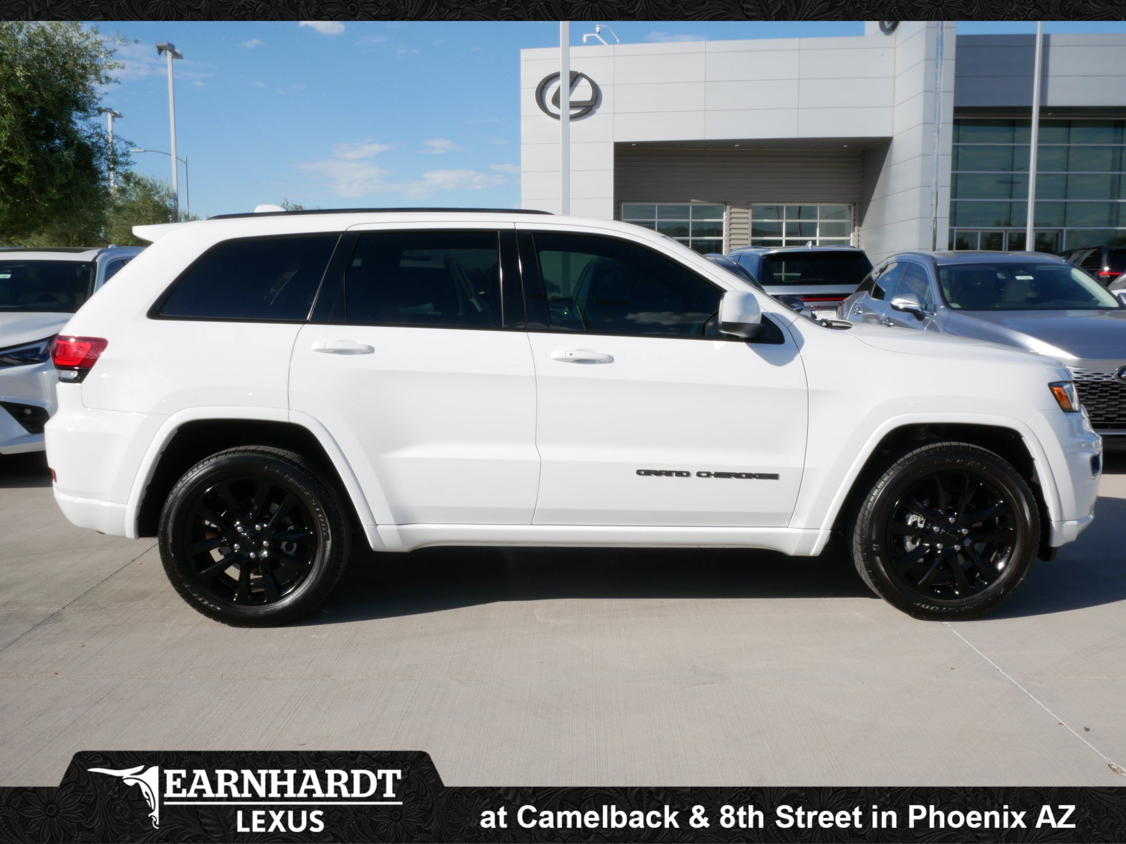 Used 2020 Jeep Grand Cherokee Altitude AWD/4WD image 11