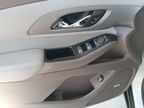 Used 2019 Chevrolet Traverse LT w/ LT Premium Package FWD image 32