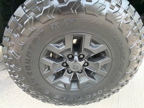 Used 2017 Toyota Tacoma TRD Off-Road w/ Tow Package (A/T) AWD/4WD image 40
