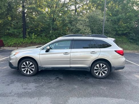 Used 2017 Subaru Outback 2.5i Limited AWD/4WD image 9