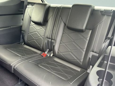 Used 2025 Volkswagen Atlas SE AWD/4WD image 28