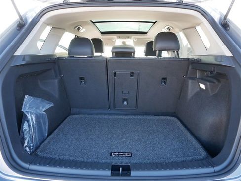 Certified 2025 Volkswagen Taos SE image 18