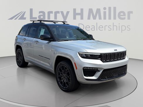 Used 2024 Jeep Grand Cherokee Summit AWD/4WD image 7