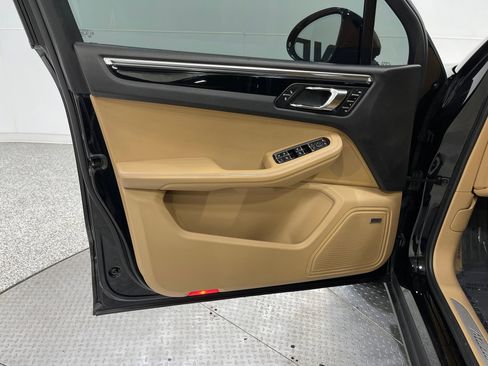 Used 2017 Porsche Macan S image 15