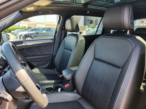 Certified 2024 Volkswagen Tiguan SE R-Line AWD/4WD image 6