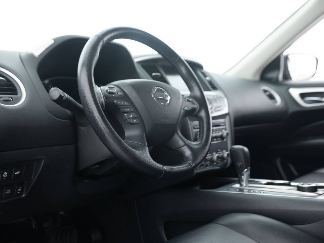 Used 2019 Nissan Pathfinder SL AWD/4WD image 25