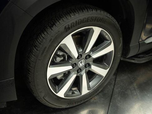 Used 2024 Honda Pilot Touring image 4