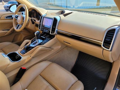 Used 2017 Porsche Cayenne Platinum Edition image 8