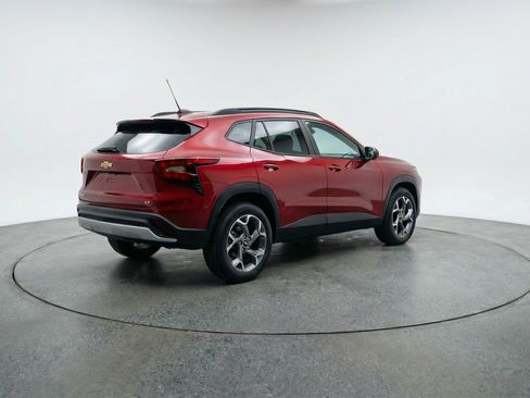 Used 2025 Chevrolet Trax LT FWD image 9