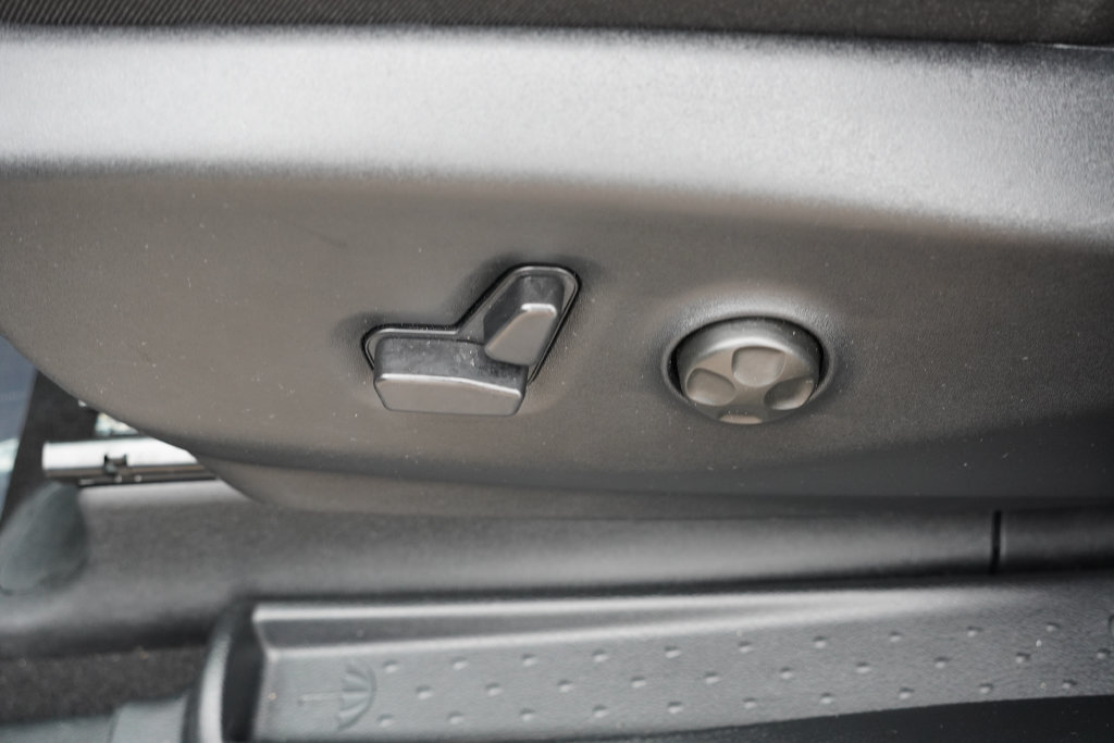 Certified 2026 Chrysler Pacifica Limited FWD image 27