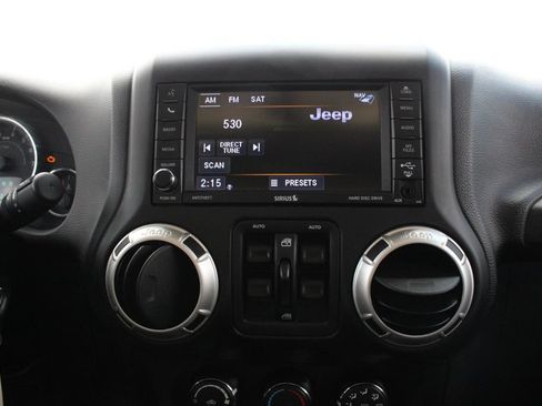 Used 2018 Jeep Wrangler Unlimited Sahara w/ Dual Top Group AWD/4WD image 12