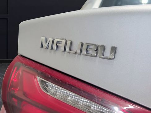 Used 2021 Chevrolet Malibu LT image 33