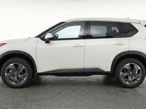 Used 2025 Nissan Rogue SV image 5