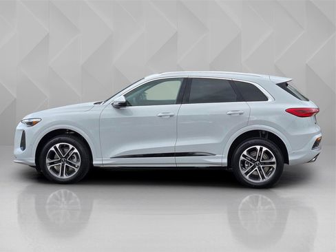 Used 2025 Audi Q5 Premium Plus w/ Premium Plus image 8