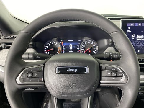 Used 2023 Jeep Compass Latitude AWD/4WD image 19