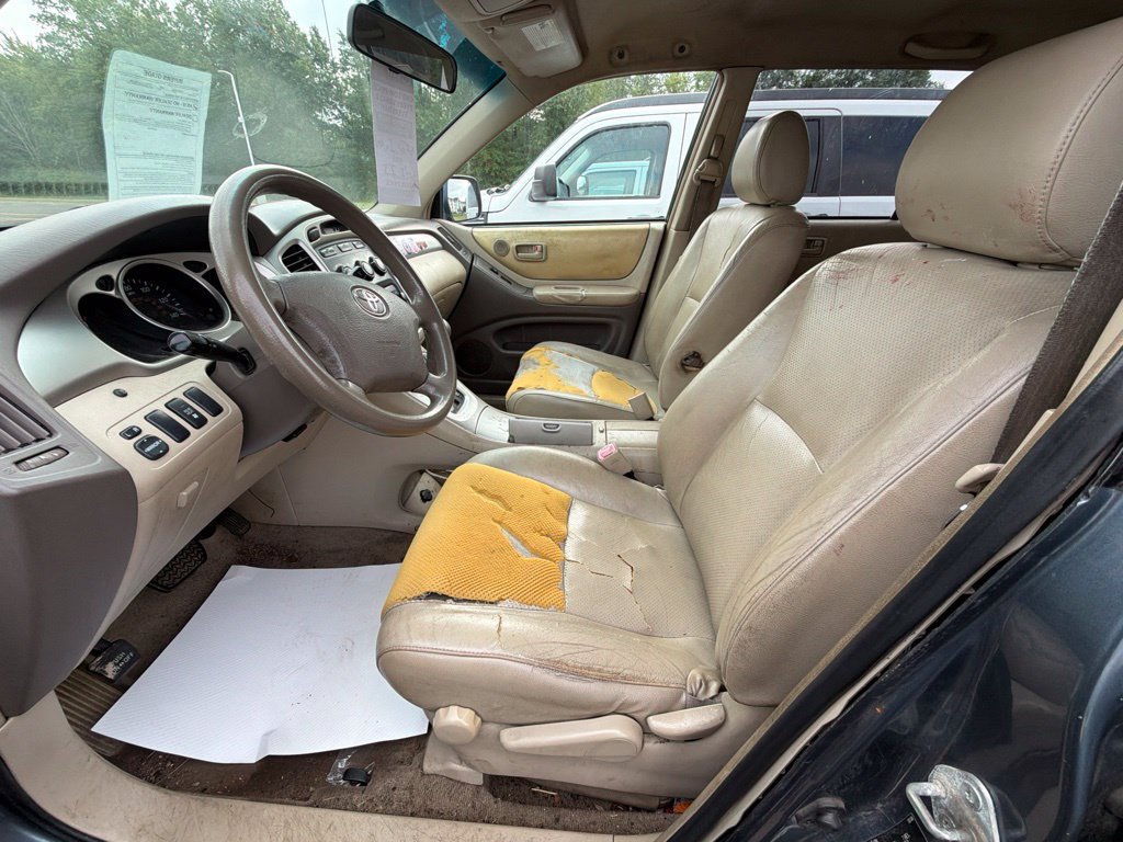 Used 2005 Toyota Highlander 2WD V6 w/ 3rd Row image 9