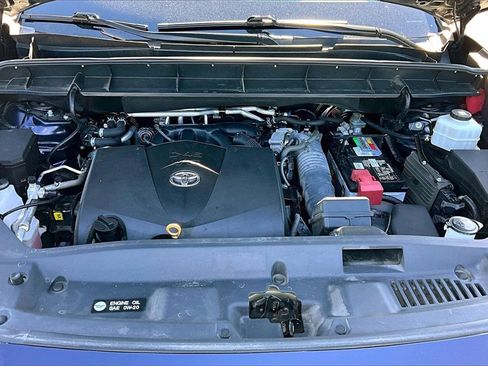 Used 2020 Toyota Highlander XLE image 31