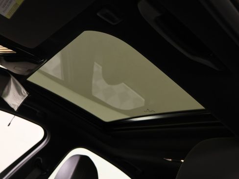 Used 2025 BMW 330i xDrive Sedan image 16