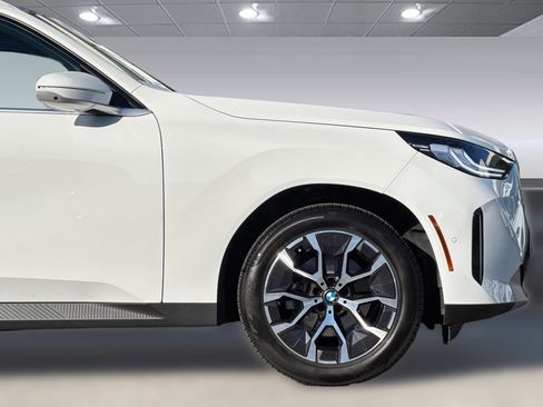 Used 2025 BMW X3 xDrive30i w/ Premium Package image 33