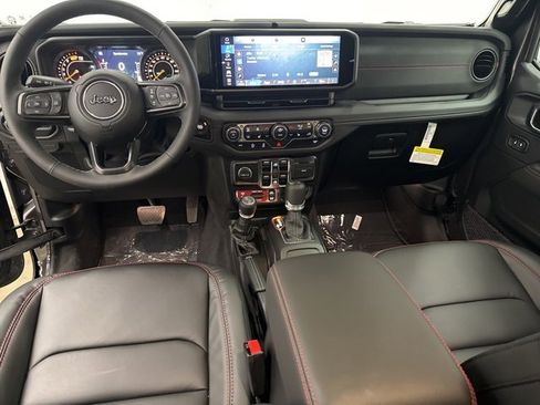 Used 2025 Jeep Wrangler Unlimited Rubicon image 15
