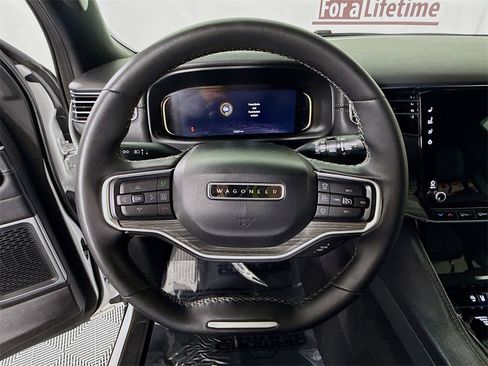 Used 2024 Jeep Wagoneer L Series II w/ Flexible Seating Group image 21