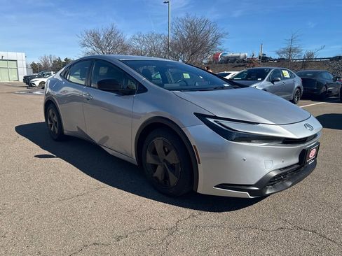 Used 2024 Toyota Prius LE image 9