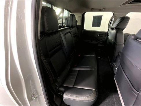 Used 2024 Nissan Frontier SL w/ Technology Package image 39