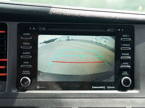 Used 2018 Toyota Sienna SE image 30