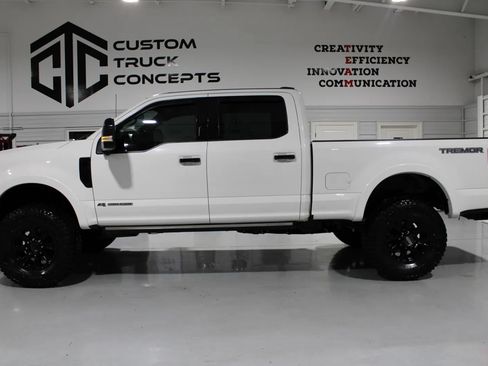 Used 2022 Ford F250 Lariat w/ Tremor Off-Road Package AWD/4WD image 23
