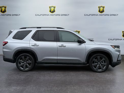 Used 2024 Honda Pilot Sport image 6