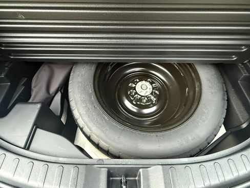 Used 2016 Toyota RAV4 XLE image 18