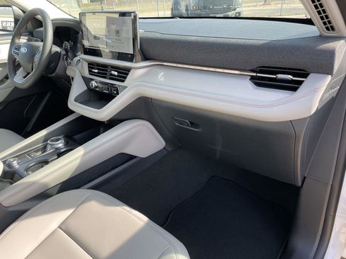 New 2026 Ford Explorer Active w/ Active Comfort Package AWD/4WD image 48