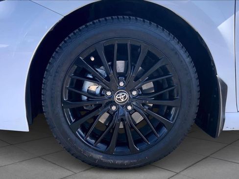 Used 2022 Toyota Camry SE w/ Carpet Mat Package (TMS) image 11