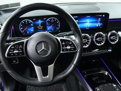Certified 2021 Mercedes-Benz GLB 250 4MATIC image 18