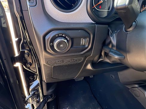 Certified 2025 Jeep Wrangler Sport S image 25