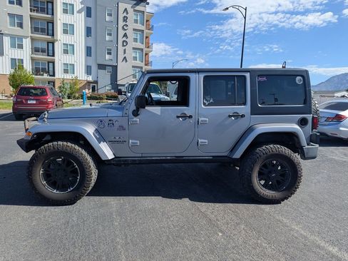 Used 2016 Jeep Wrangler Unlimited Sahara w/ Connectivity Group AWD/4WD image 7