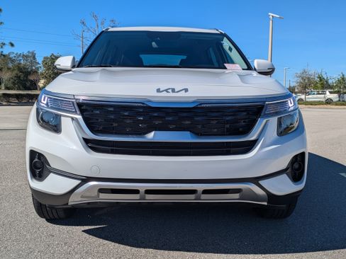 Certified 2023 Kia Seltos S image 3