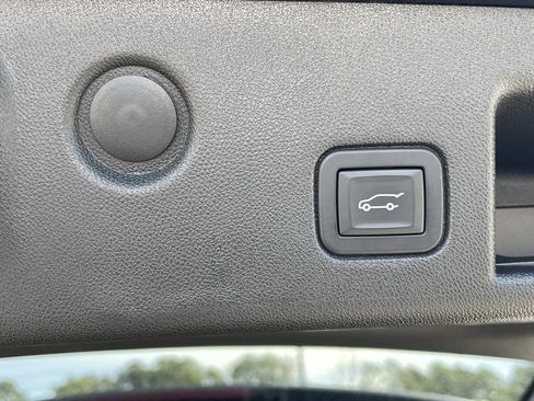 Used 2019 Chevrolet Equinox Premier image 12