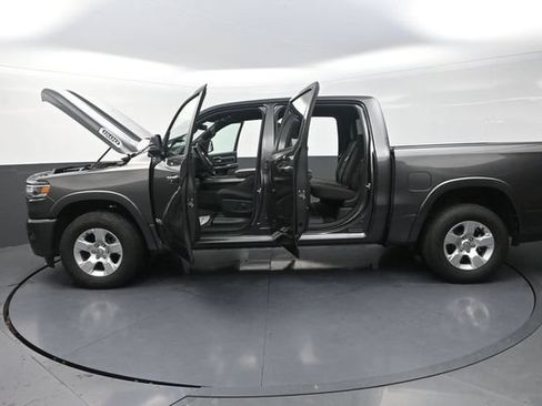 Used 2025 RAM 1500 Big Horn AWD/4WD image 32