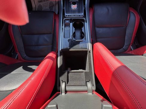 Used 2016 Jaguar XF S image 31