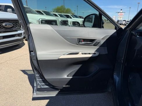 Used 2021 Toyota Venza Limited w/ Carpet Mat Package (TMS) AWD/4WD image 11