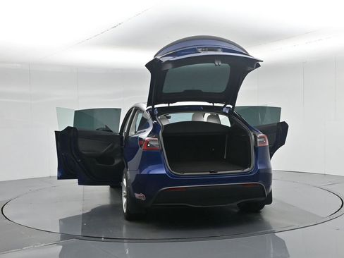 Used 2024 Tesla Model Y Long Range image 32