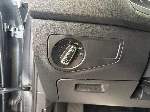 Used 2018 Volkswagen Tiguan SE w/ 3rd Row Seat Package AWD/4WD image 15