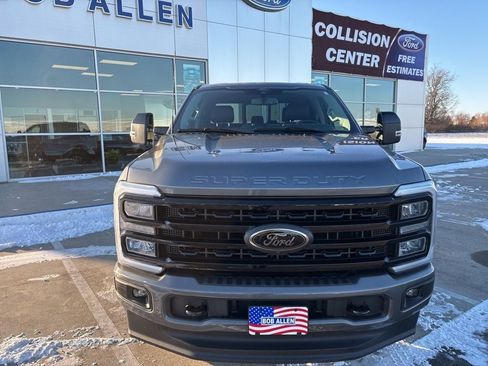 Used 2024 Ford F250 Lariat w/ Black Appearance Package AWD/4WD image 9