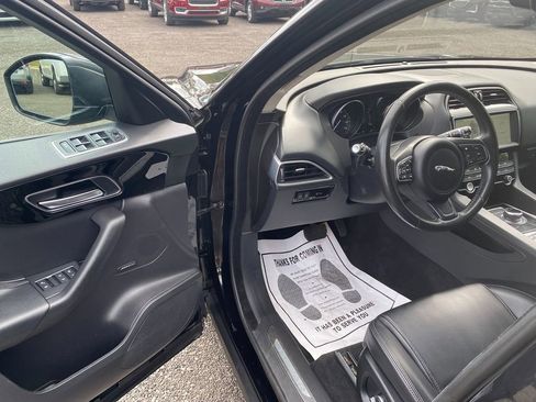 Used 2020 Jaguar F-PACE Premium image 10