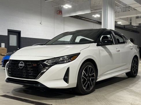 Used 2025 Nissan Sentra SR FWD image 24