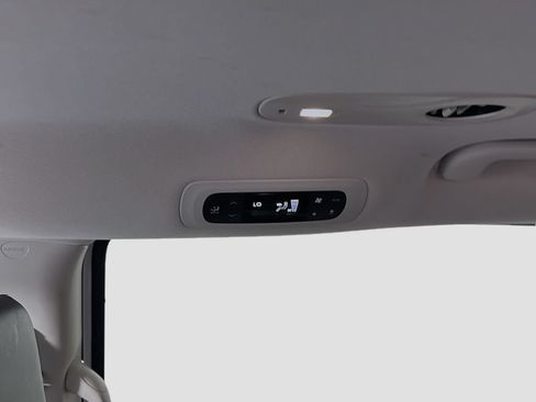 Used 2023 Chrysler Pacifica Touring-L FWD image 27