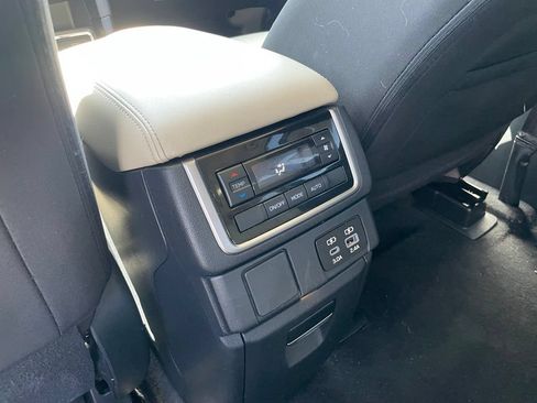 Used 2023 Subaru Ascent Premium w/ Convenience Package AWD/4WD image 24