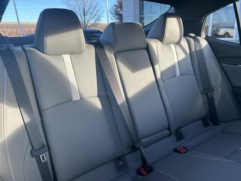 Used 2025 Toyota Camry SE image 9